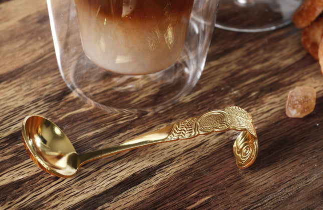 Ostfriesischer-Sahnelo-ffel-Gold-gebogen-Rosendekor-1